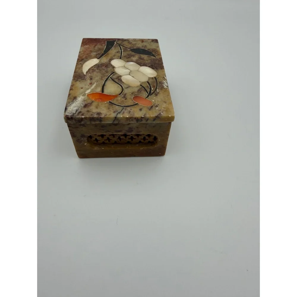 Vintage India Soapstone Trinket Box Pietra Dura Floral Inlay Mother of Pearl 4in